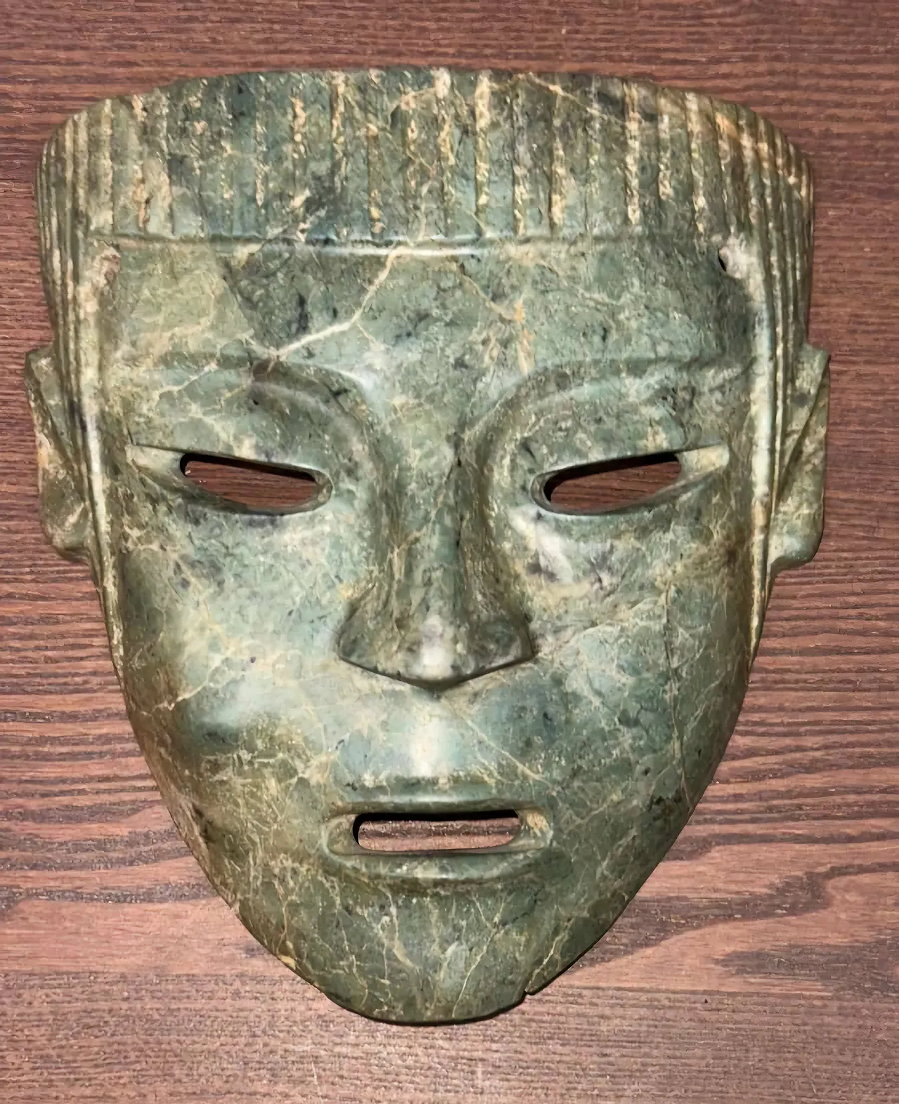 Antica maschera cerimoniale mesoamericana in pietra verde - Cultura Mezcala 3