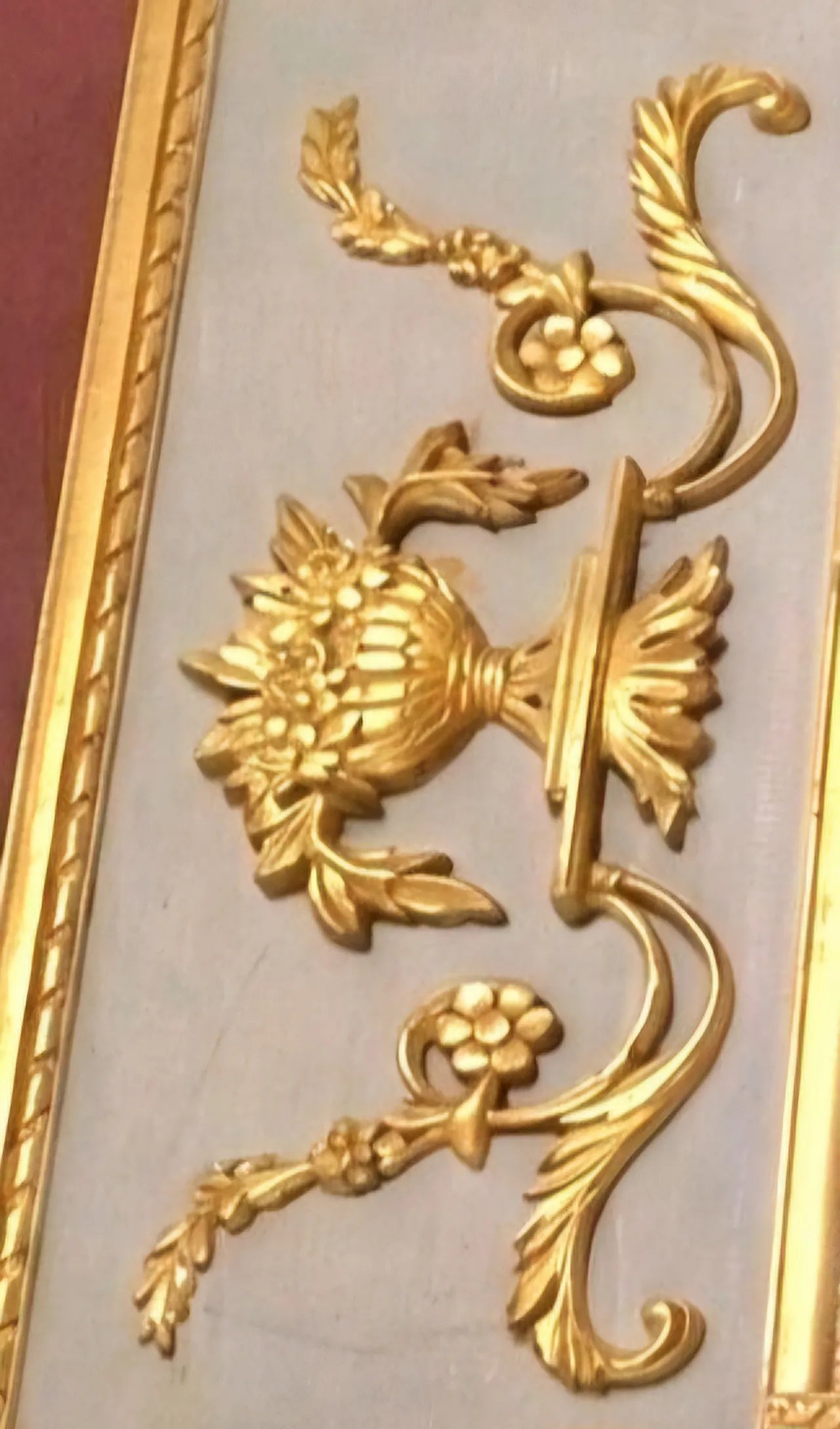 Specchio neoclassico francese in legno dorato - XIX secolo 5