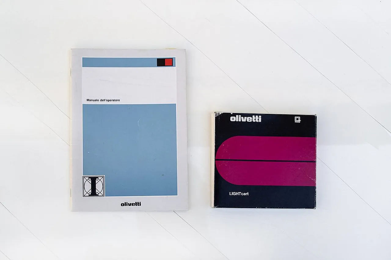 Macchina da scrivere elettrica Italia 90 di Mario Bellini e Alessandro Chiarato per Olivetti, anni '90 7