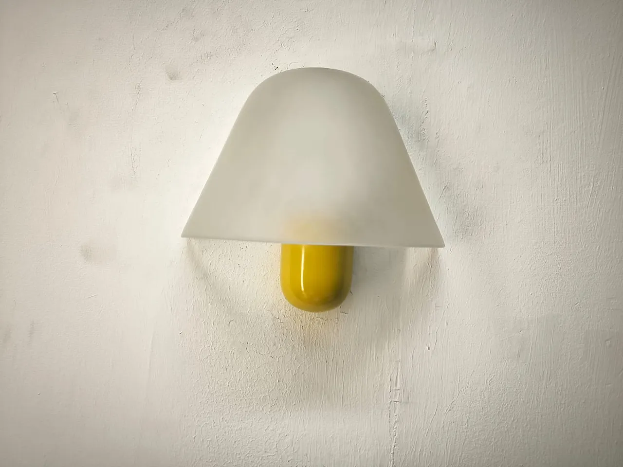 Lampada da parete gialla di VeArt, anni '80 1