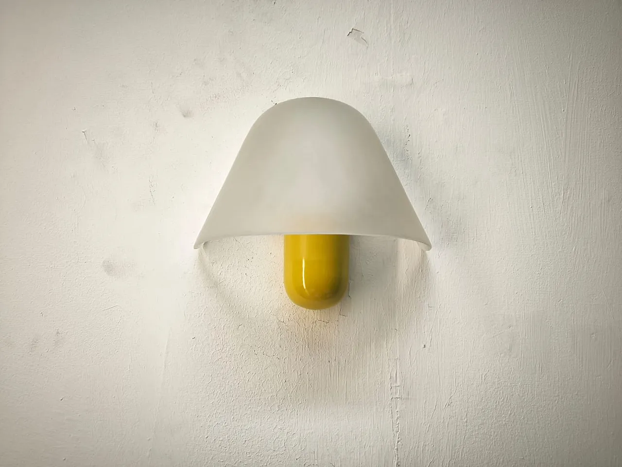 Lampada da parete gialla di VeArt, anni '80 2