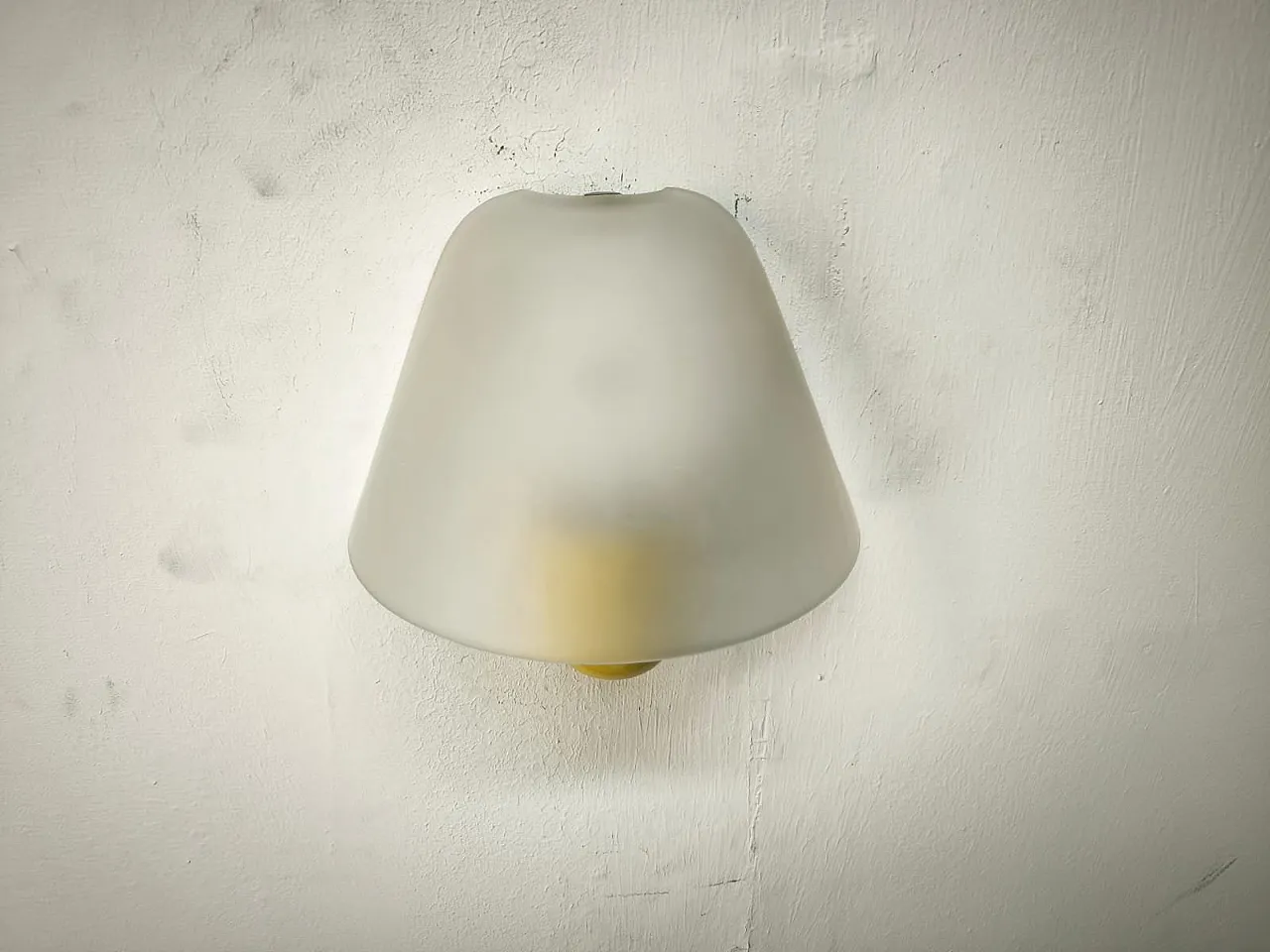 Lampada da parete gialla di VeArt, anni '80 4