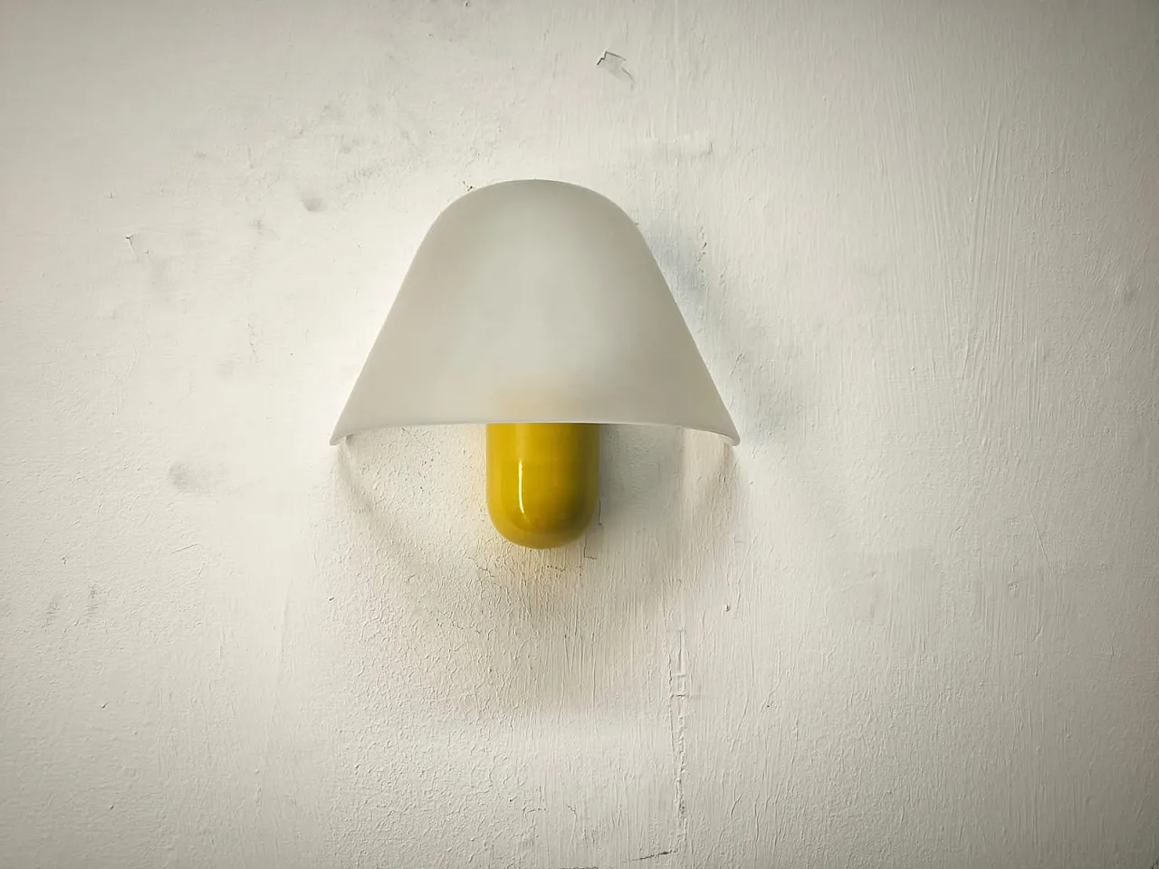 Lampada da parete gialla di VeArt, anni '80 5