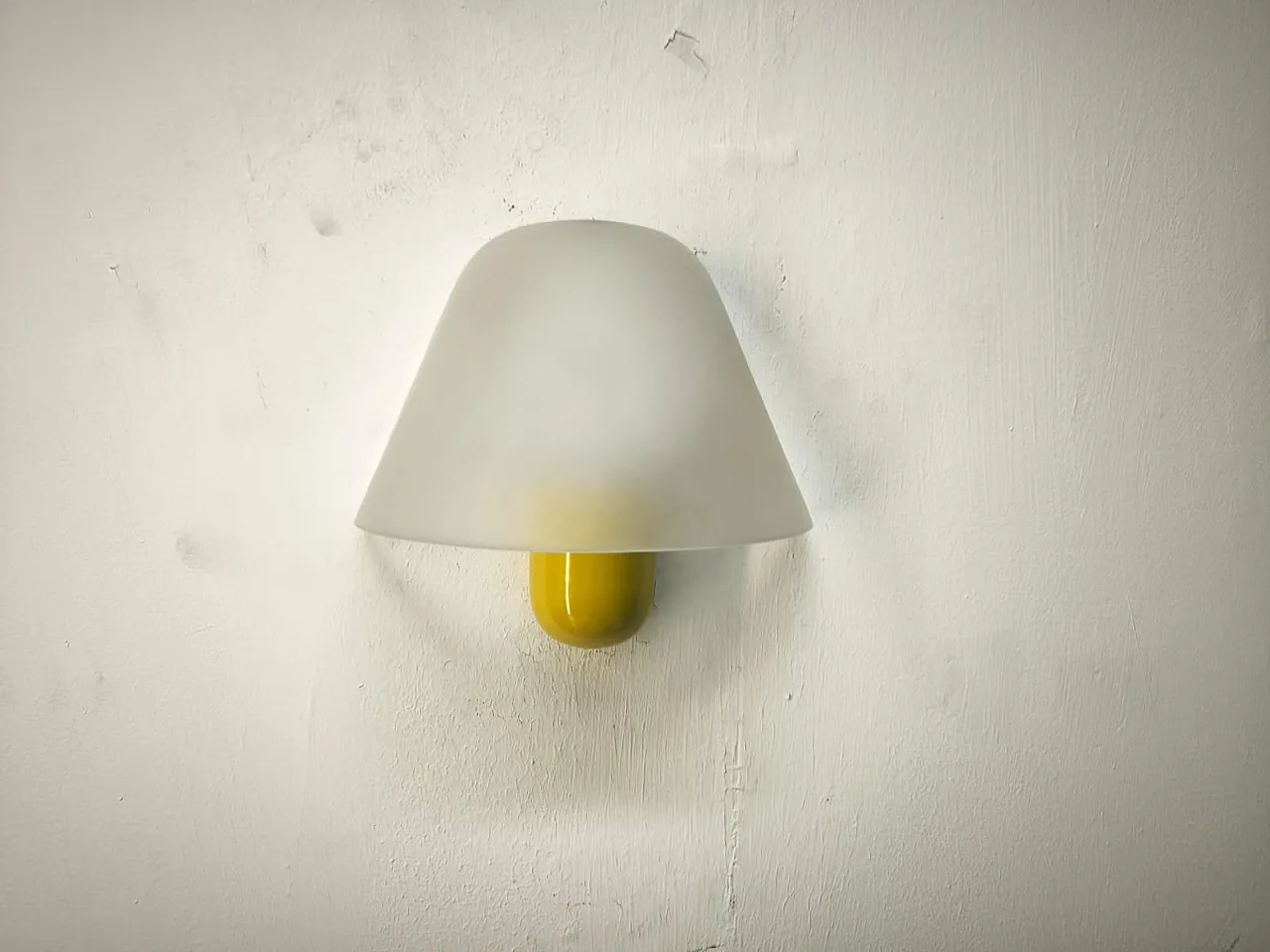 Lampada da parete gialla di VeArt, anni '80 6