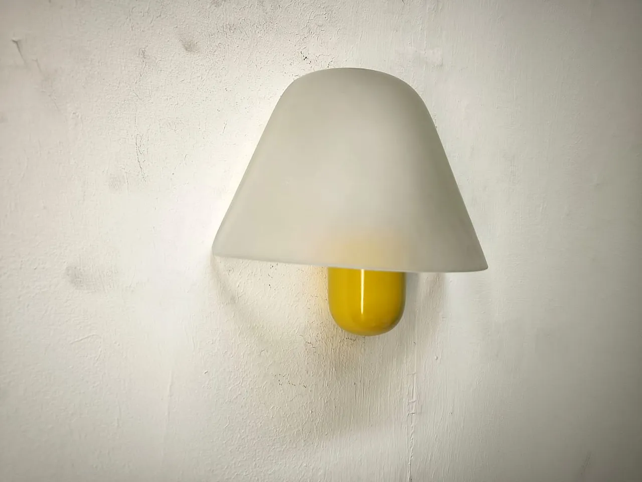 Lampada da parete gialla di VeArt, anni '80 7