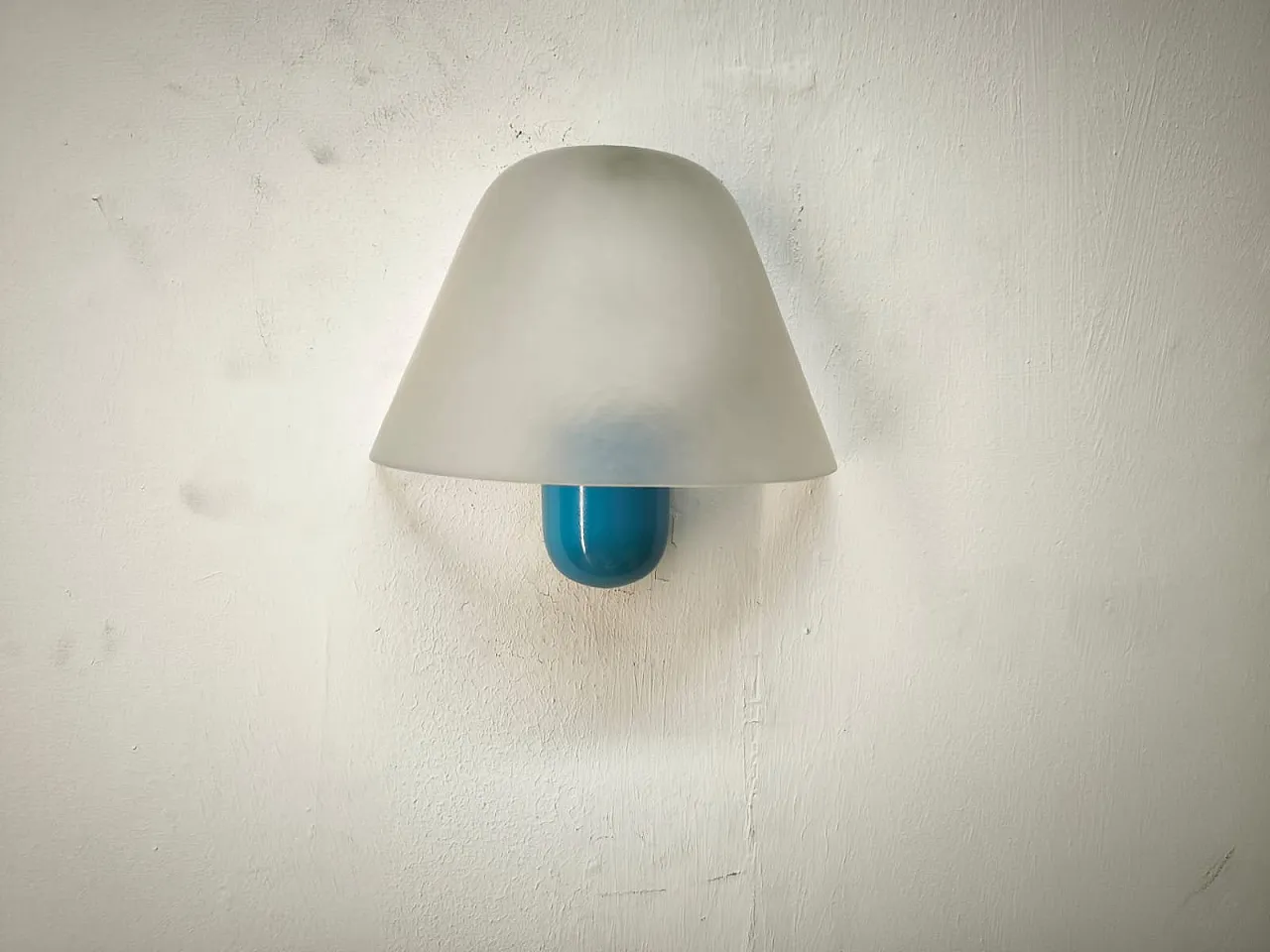 Lampada da parete azzurra di Veart, anni '80 2