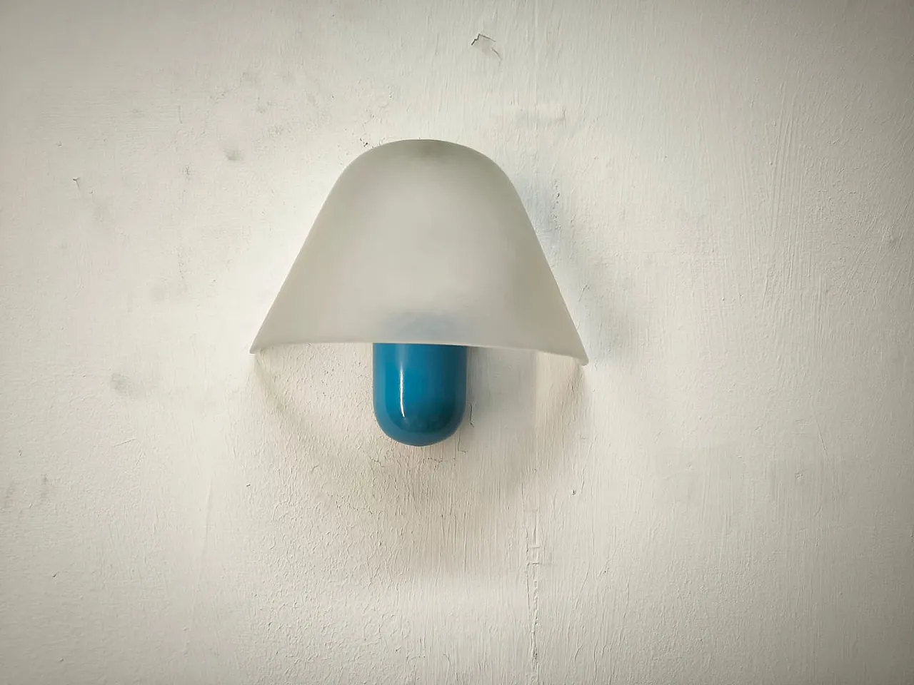 Lampada da parete azzurra di Veart, anni '80 3