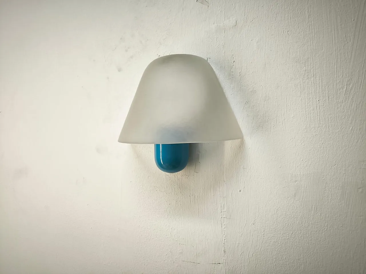 Lampada da parete azzurra di Veart, anni '80 5