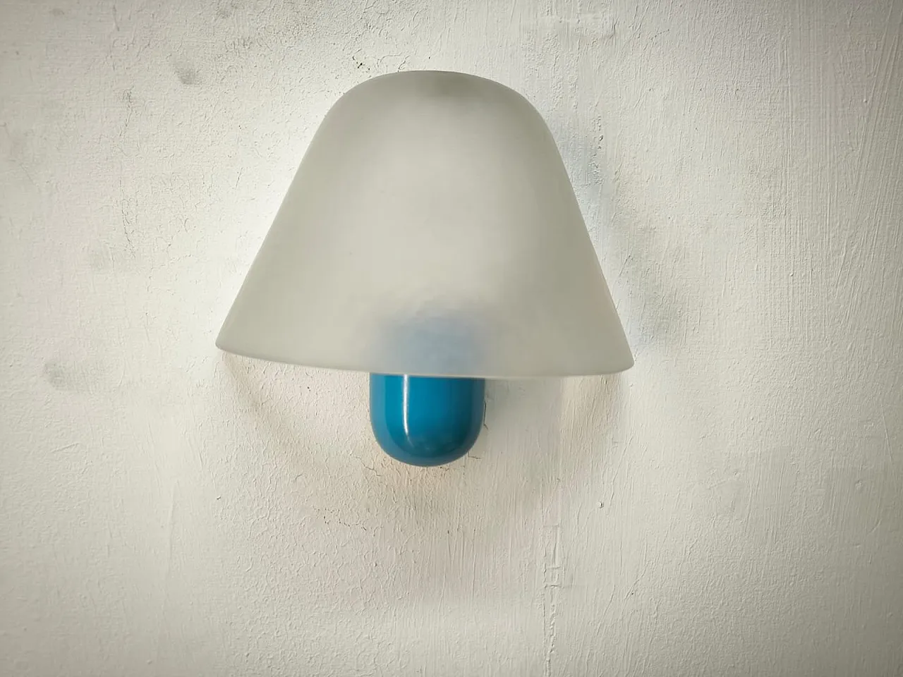 Lampada da parete azzurra di Veart, anni '80 6