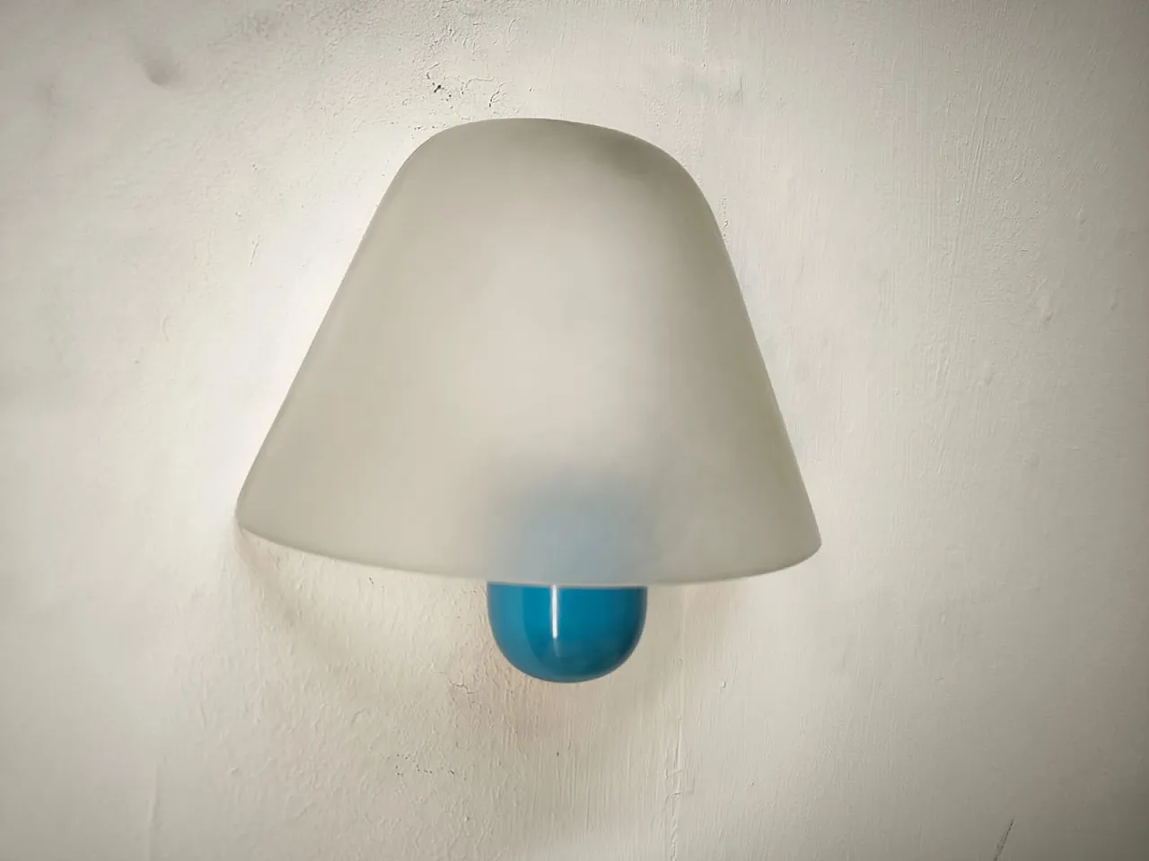 Lampada da parete azzurra di Veart, anni '80 8