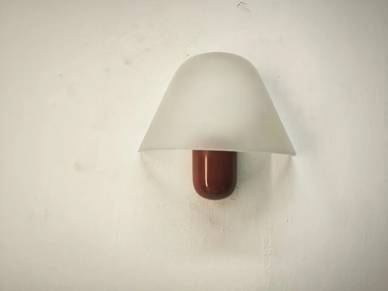 Lampada da parete rossa di Veart, anni '80 3