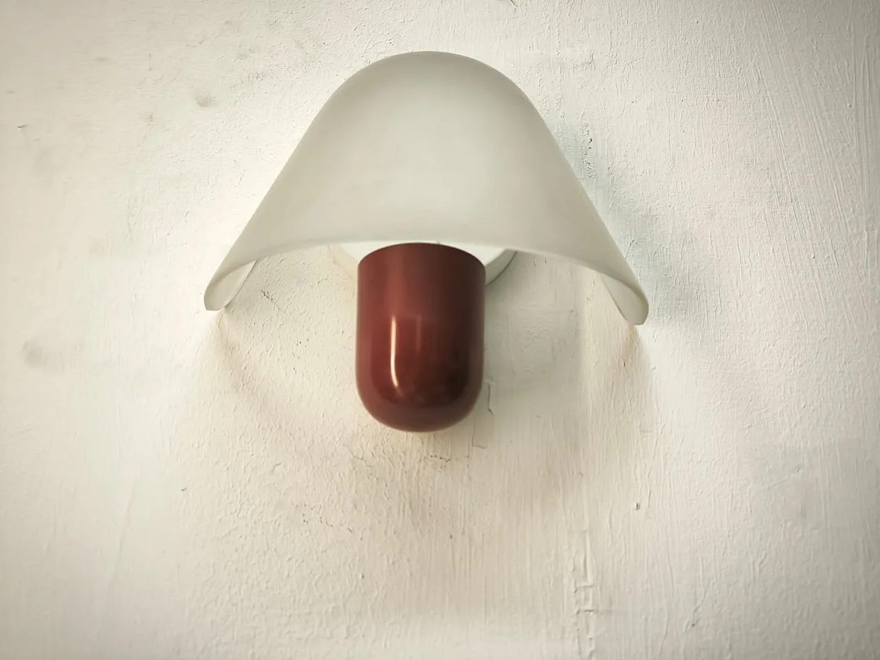Lampada da parete rossa di Veart, anni '80 5