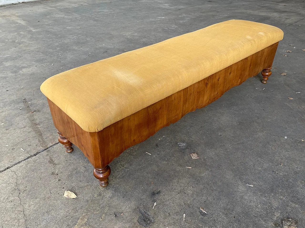 Chest in walnut wood, velvet padding from the second half of the 19th century 3