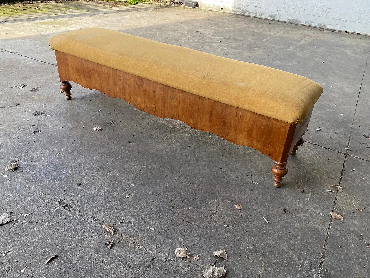 Chest in walnut wood, velvet padding from the second half of the 19th century 4