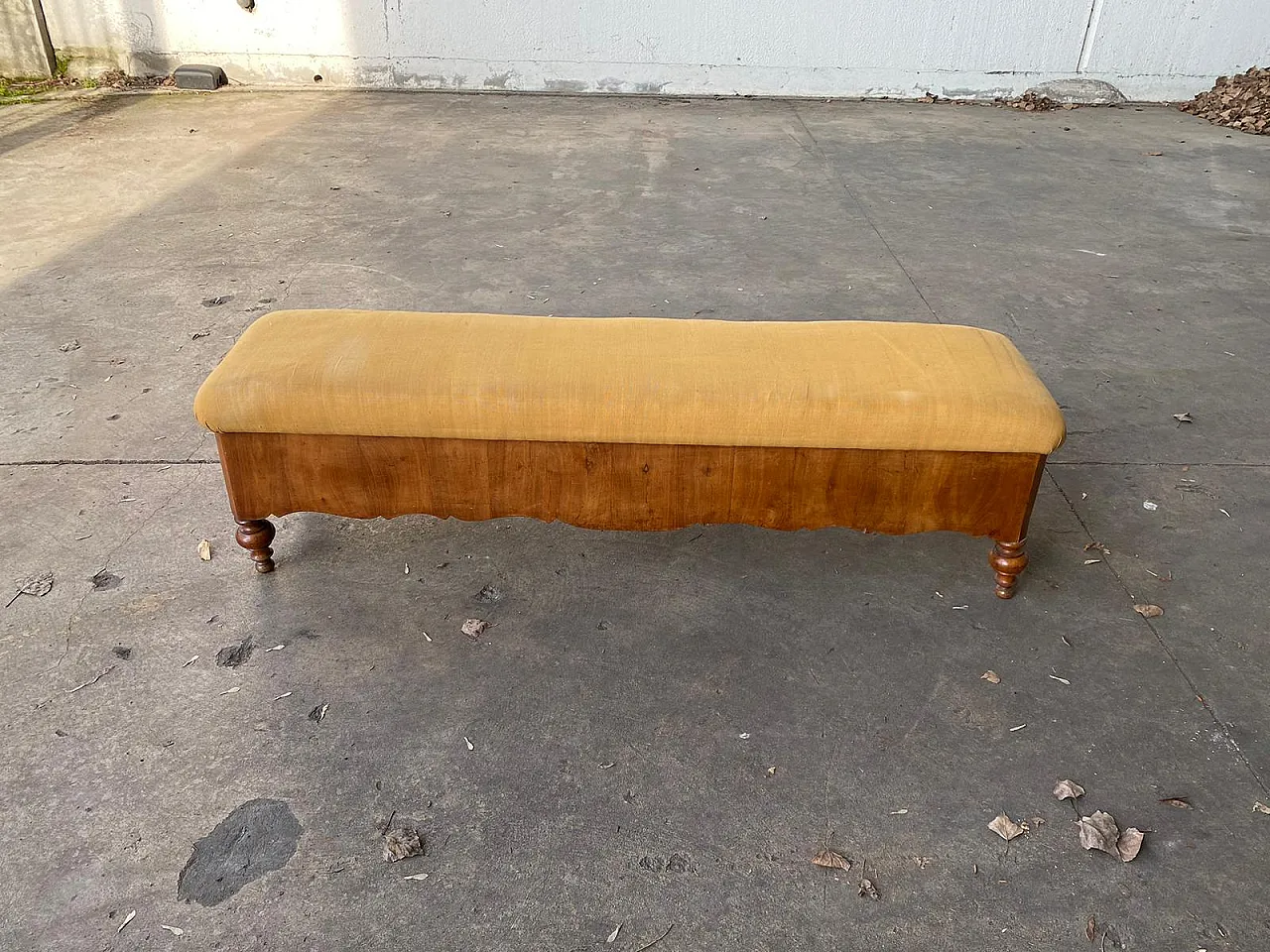 Chest in walnut wood, velvet padding from the second half of the 19th century 5