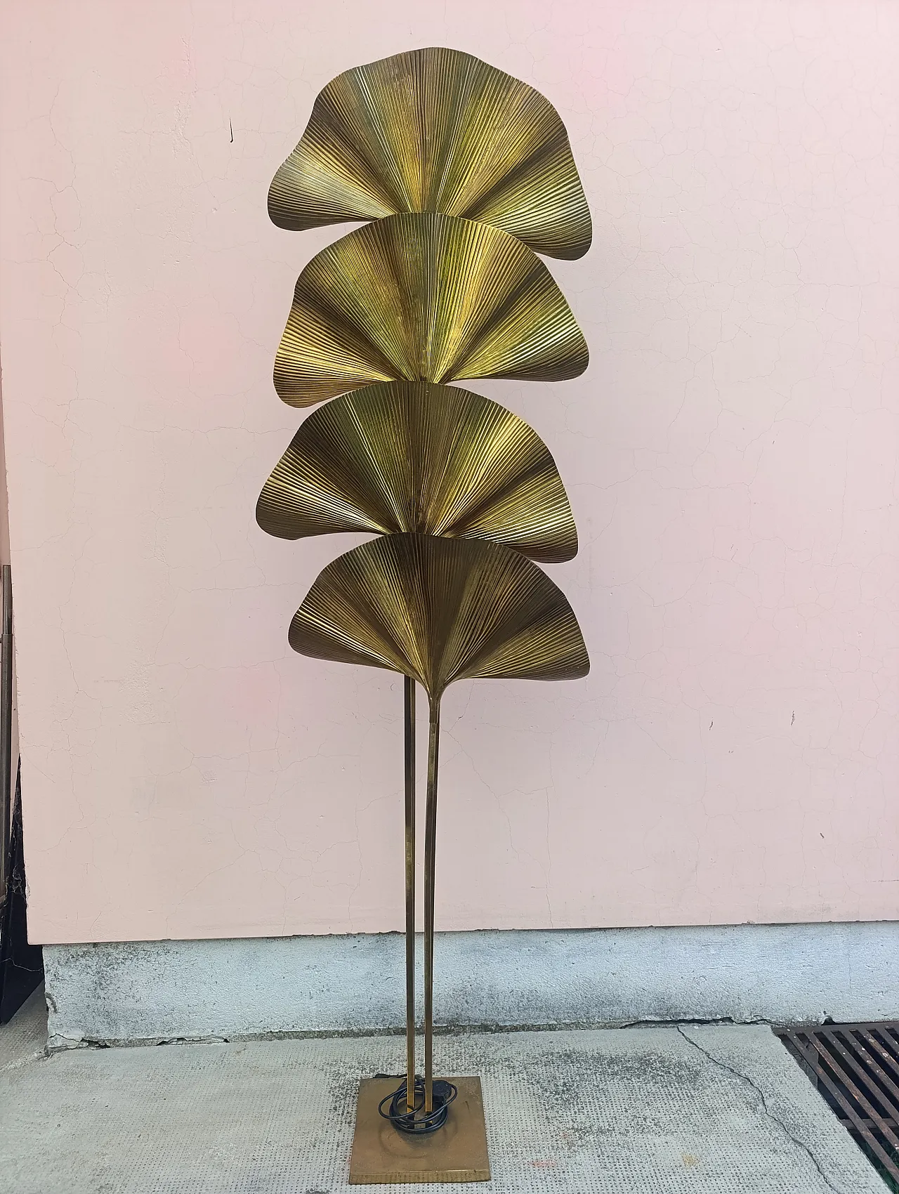 Lampada da terra in ottone di Tommaso Barbi, anni '70 1