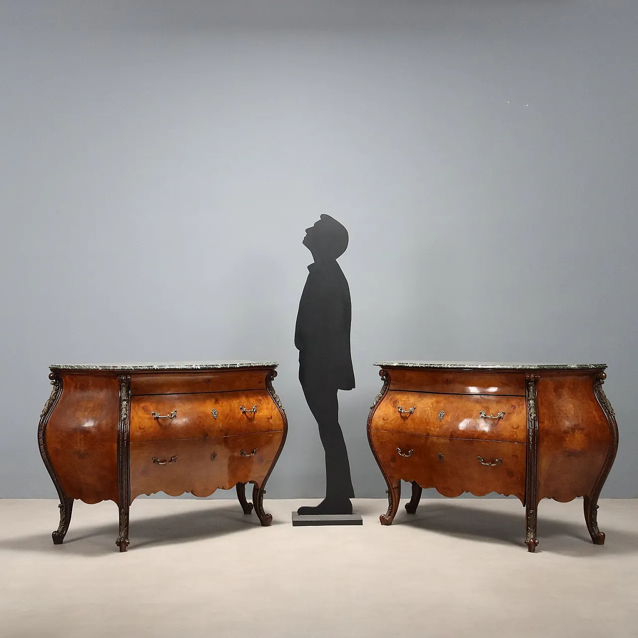 Pair of style dressers, 19th century 3