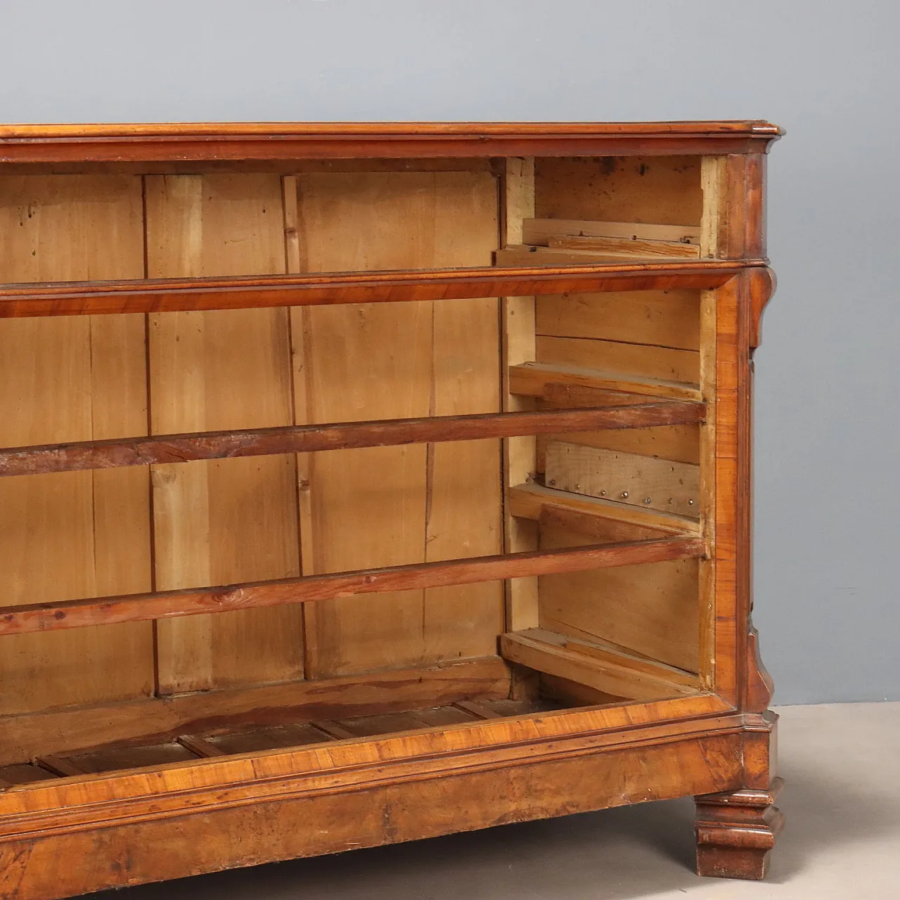 Umbertino chest of drawers in walnut and walnut root, 19th century 10
