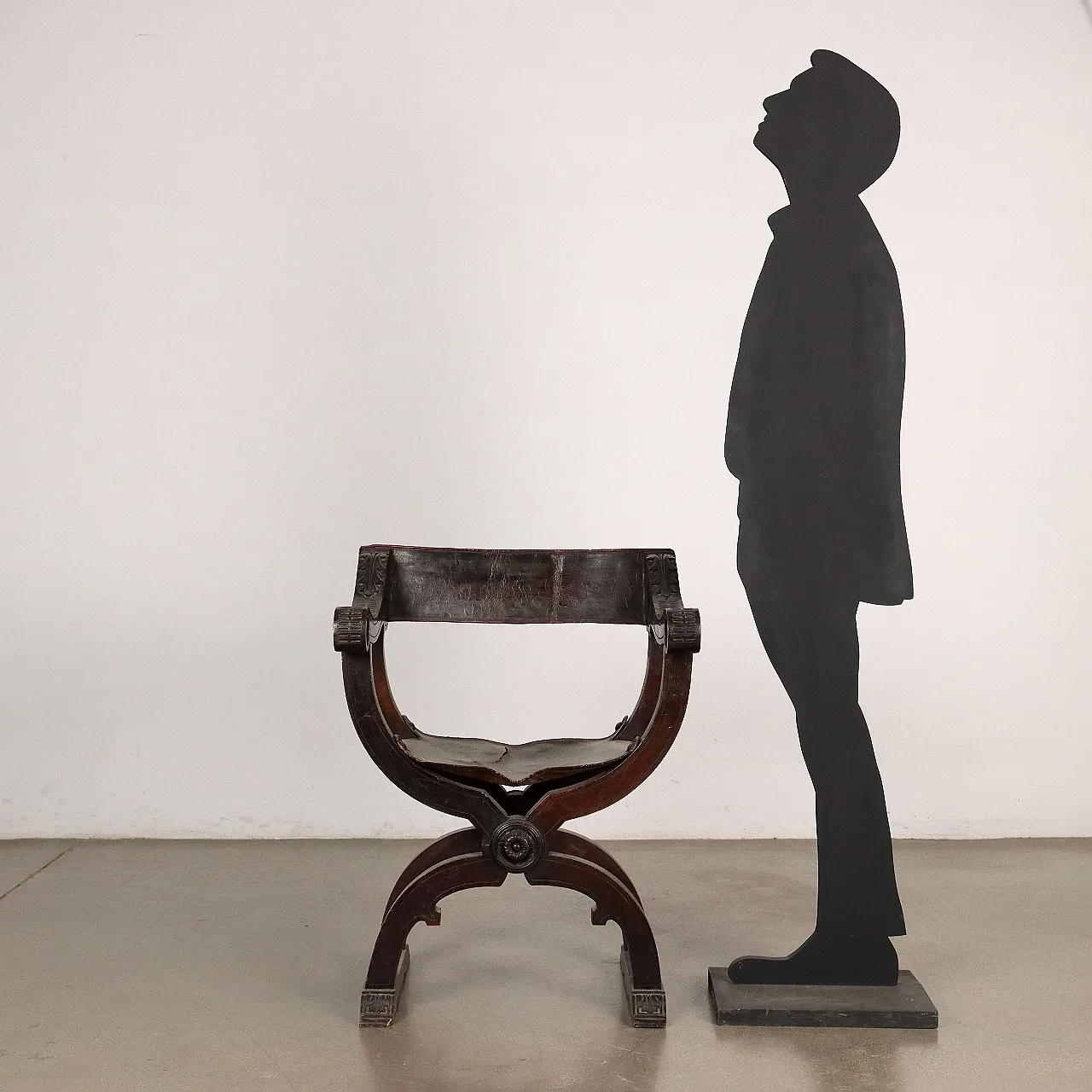 Dantesque carved walnut chair with leather seat and back, 19th century 2