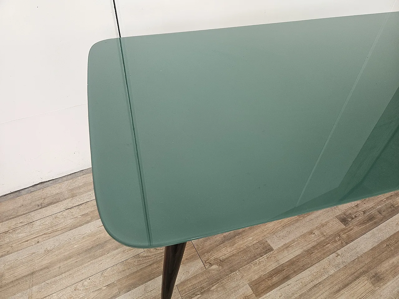 Tavolo da pranzo Mid Century in mogano con piano in vetro verdeacqua 6