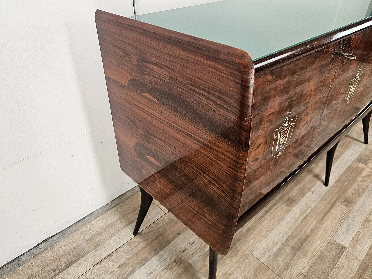 Credenza Mid-Century in mogano con piano in vetro e scomparti 3