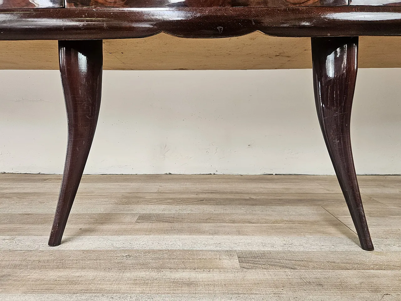 Credenza Mid-Century in mogano con piano in vetro e scomparti 21