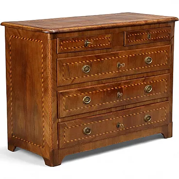 Walnut chest of drawers, 18th century