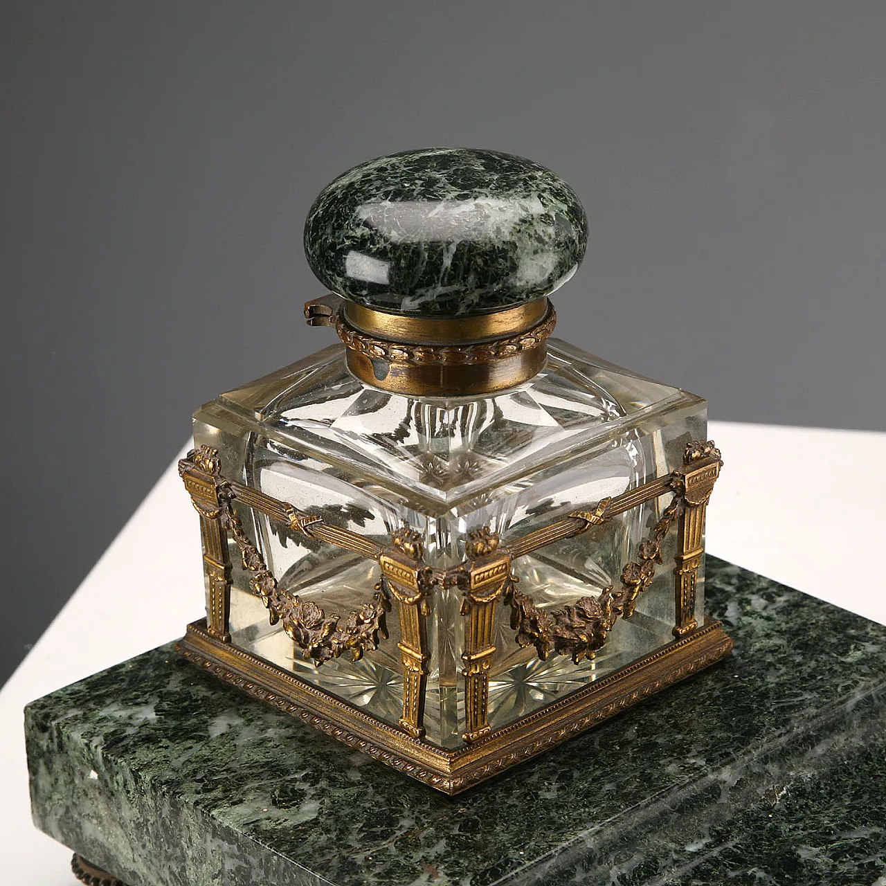 Green marble inkwell, 19th century 7