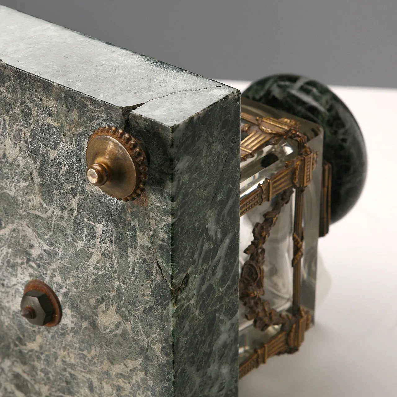 Green marble inkwell, 19th century 8