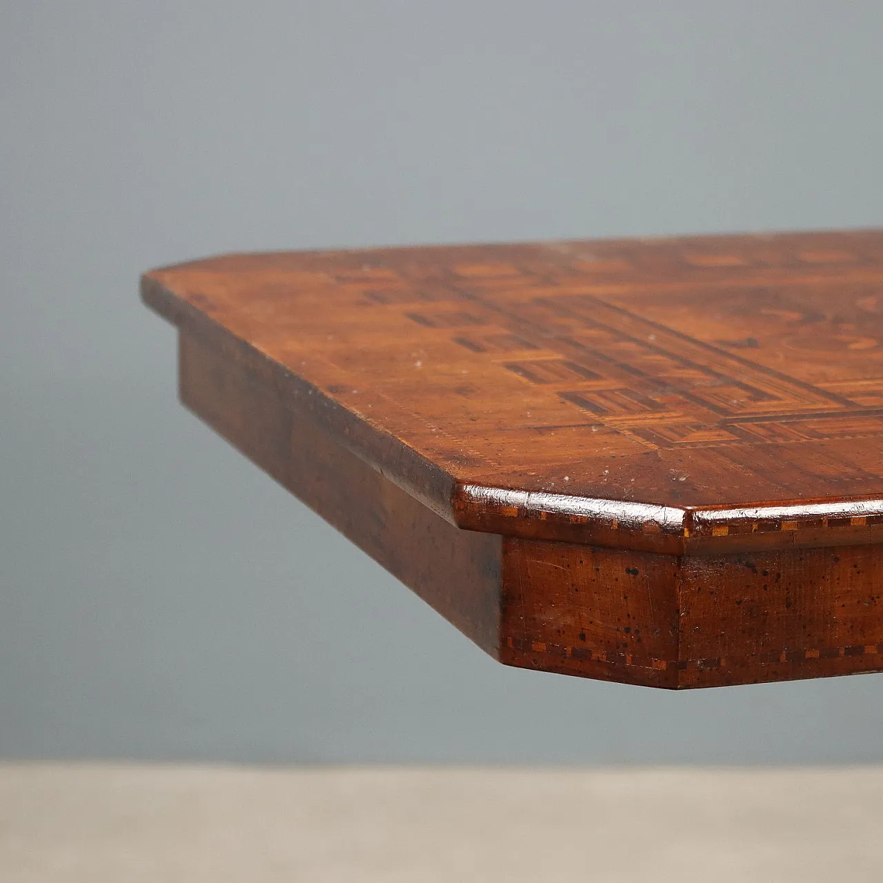 Walnut center table, 20th century 4