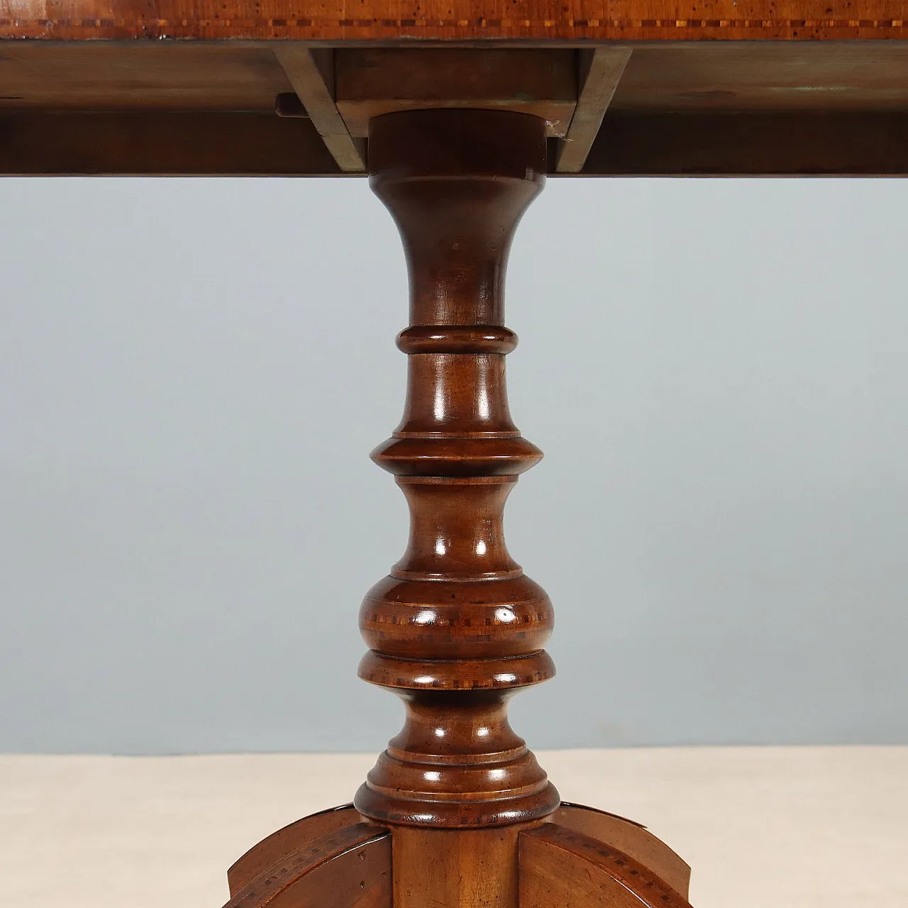 Walnut center table, 20th century 6