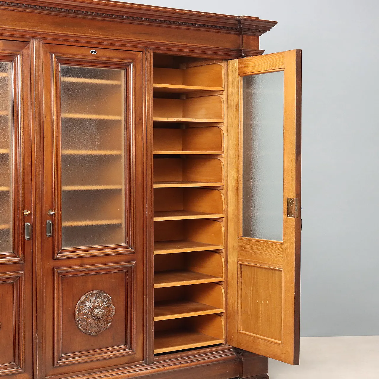 Neo-Renaissance style bookcase, 20th century 4