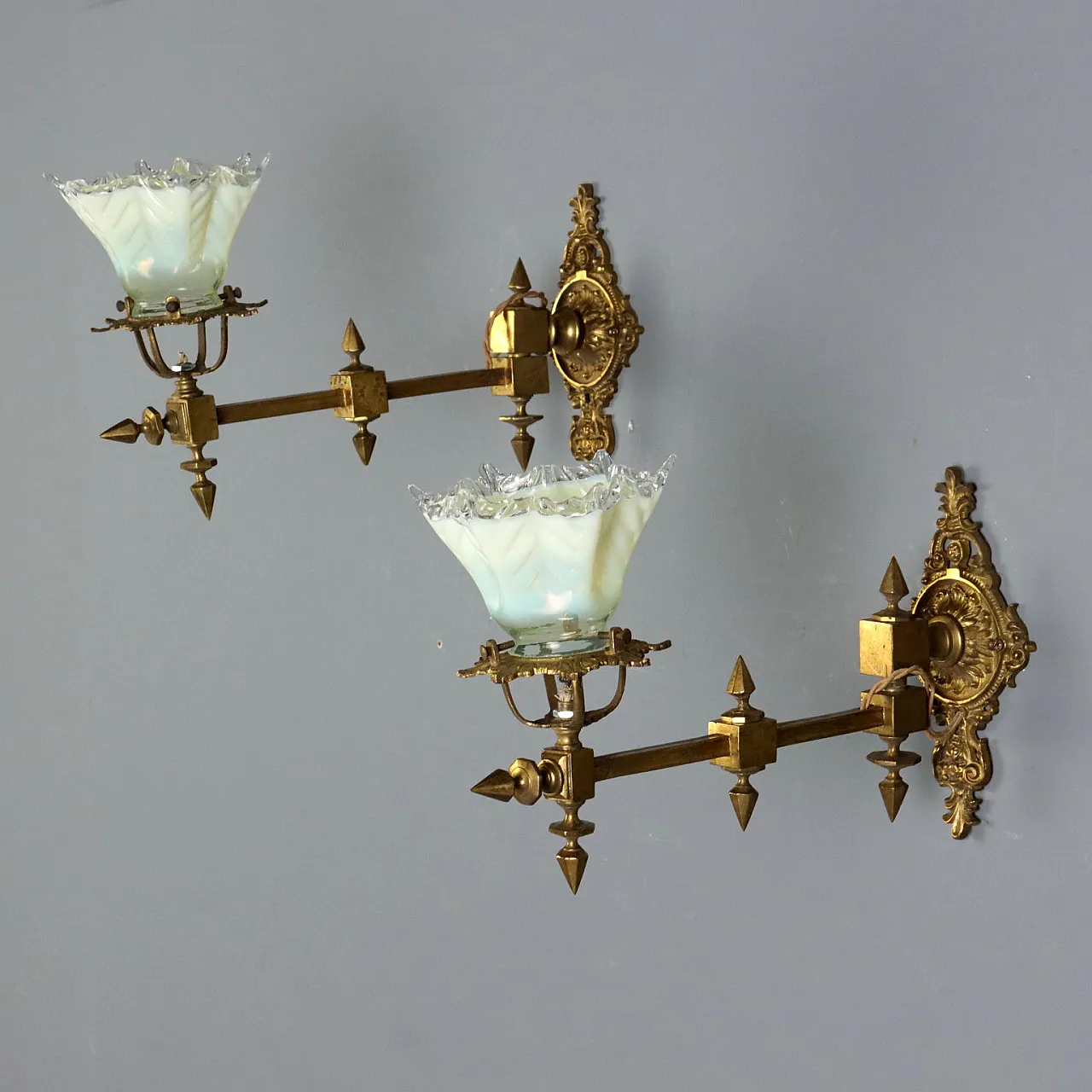 Pair of style appliques, 20th century 1