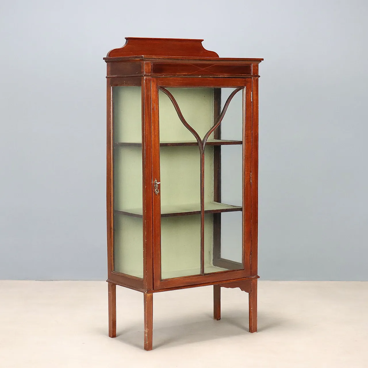 Liberty showcase in mahogany, 20th century 1