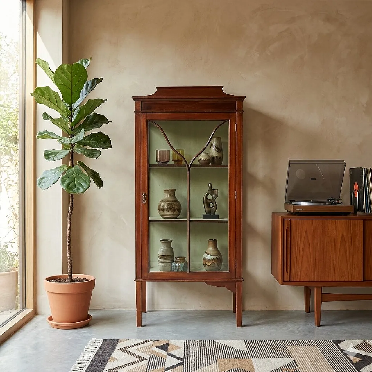 Liberty showcase in mahogany, 20th century 2