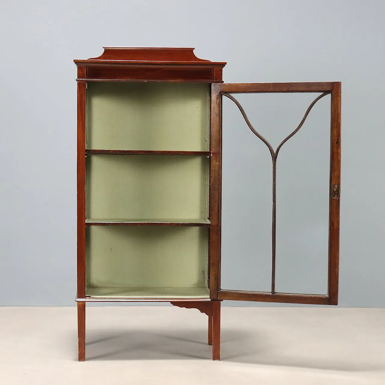 Liberty showcase in mahogany, 20th century 4