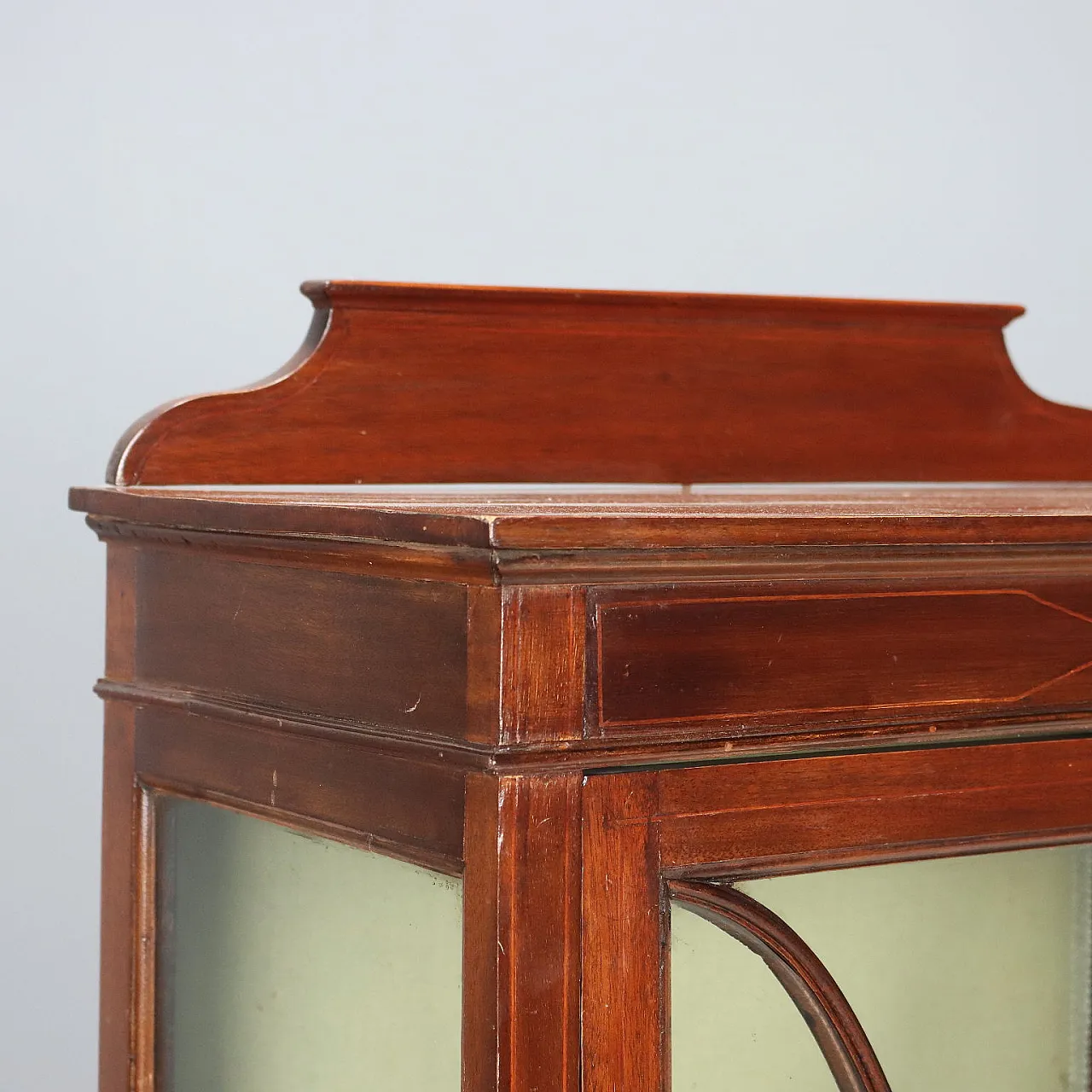 Liberty showcase in mahogany, 20th century 5