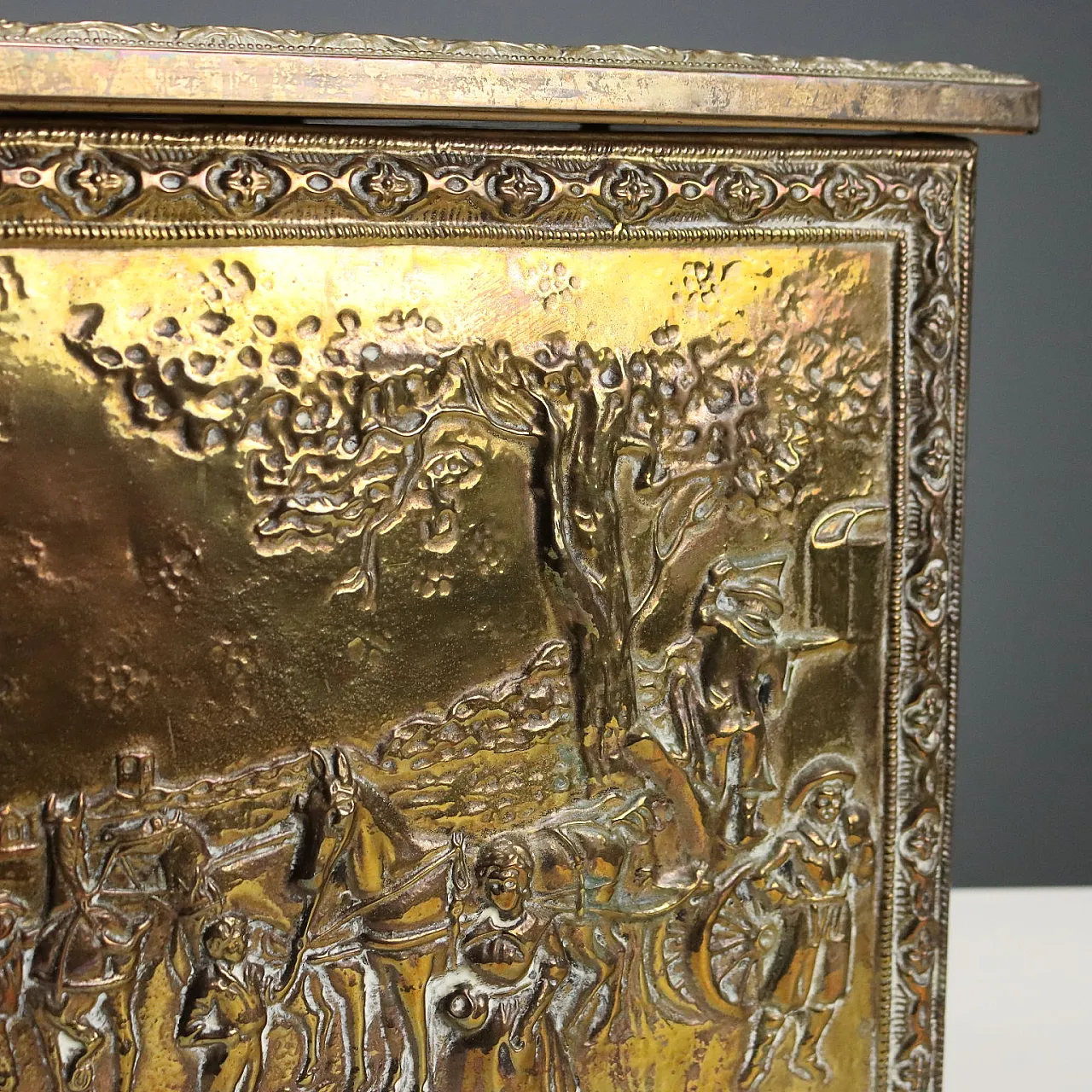 Wooden trunk in embossed sheet metal, 20th century 3