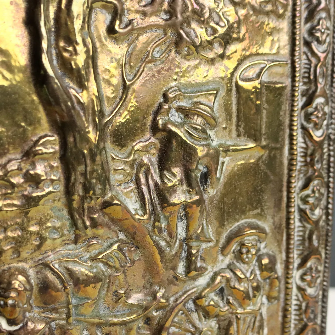 Wooden trunk in embossed sheet metal, 20th century 9