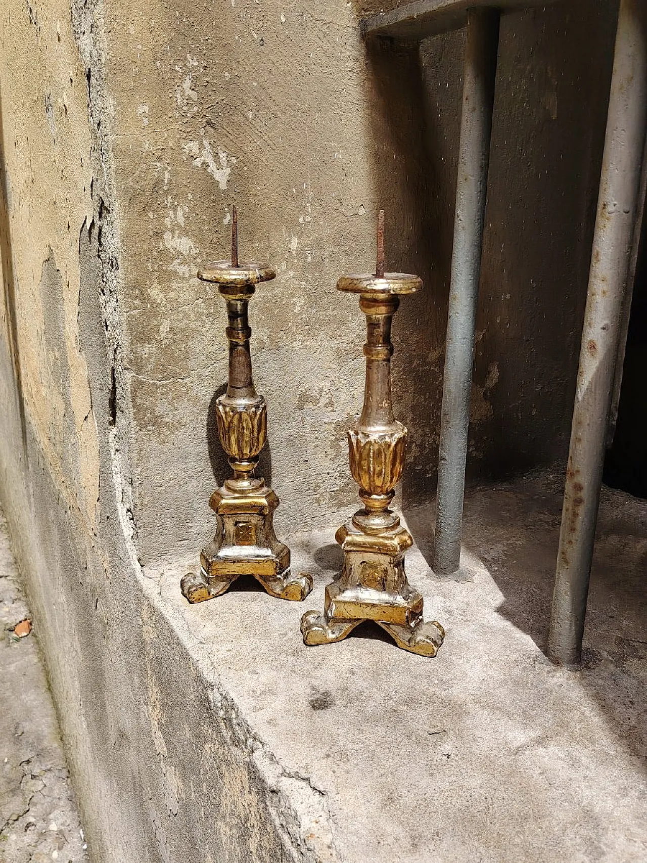 Pair of carved wooden candlesticks, late 18th century 1