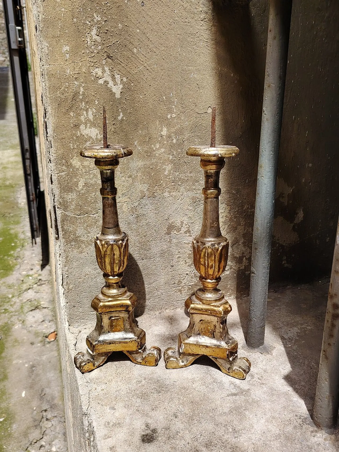 Pair of carved wooden candlesticks, late 18th century 2