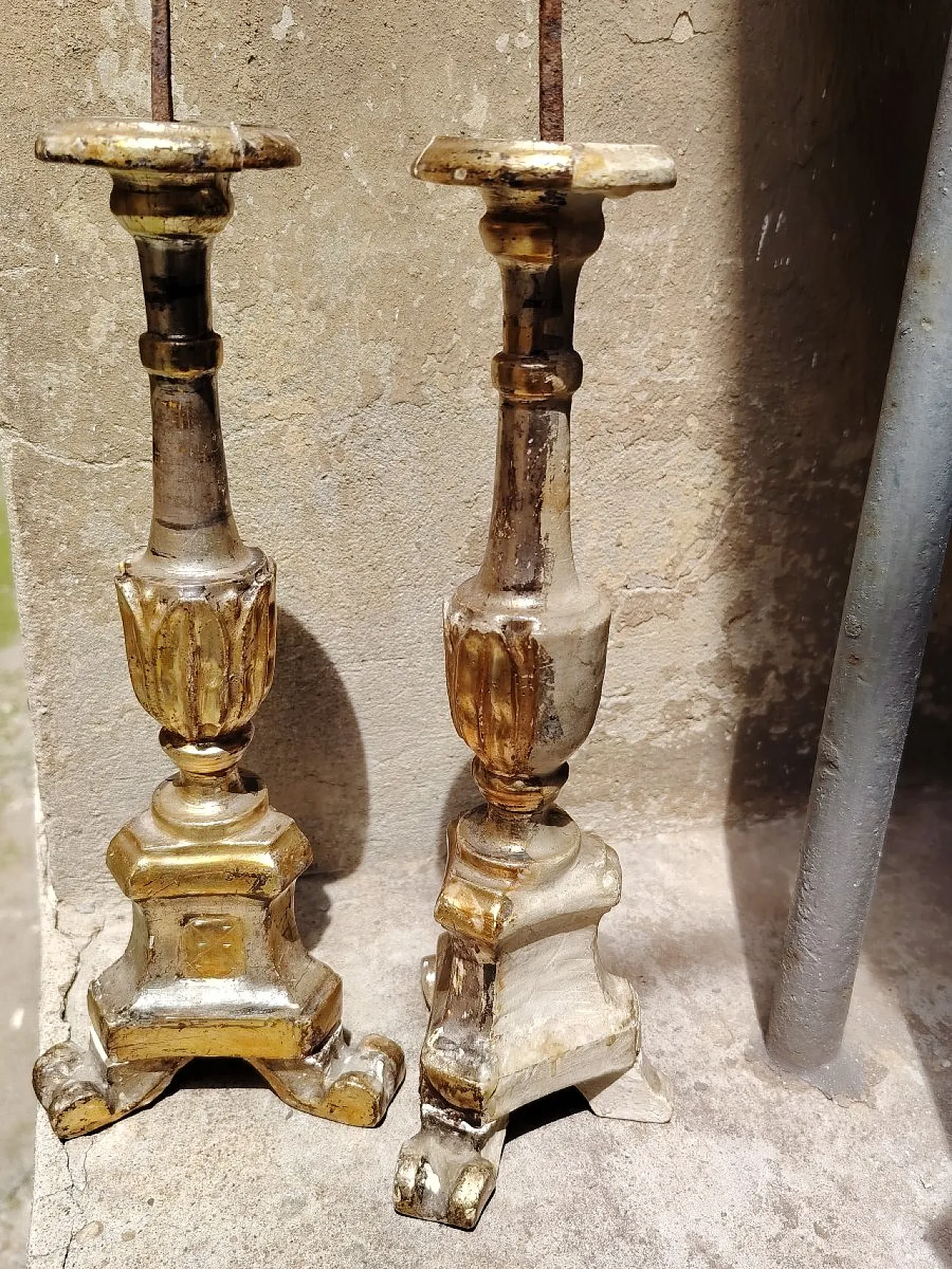 Pair of carved wooden candlesticks, late 18th century 8