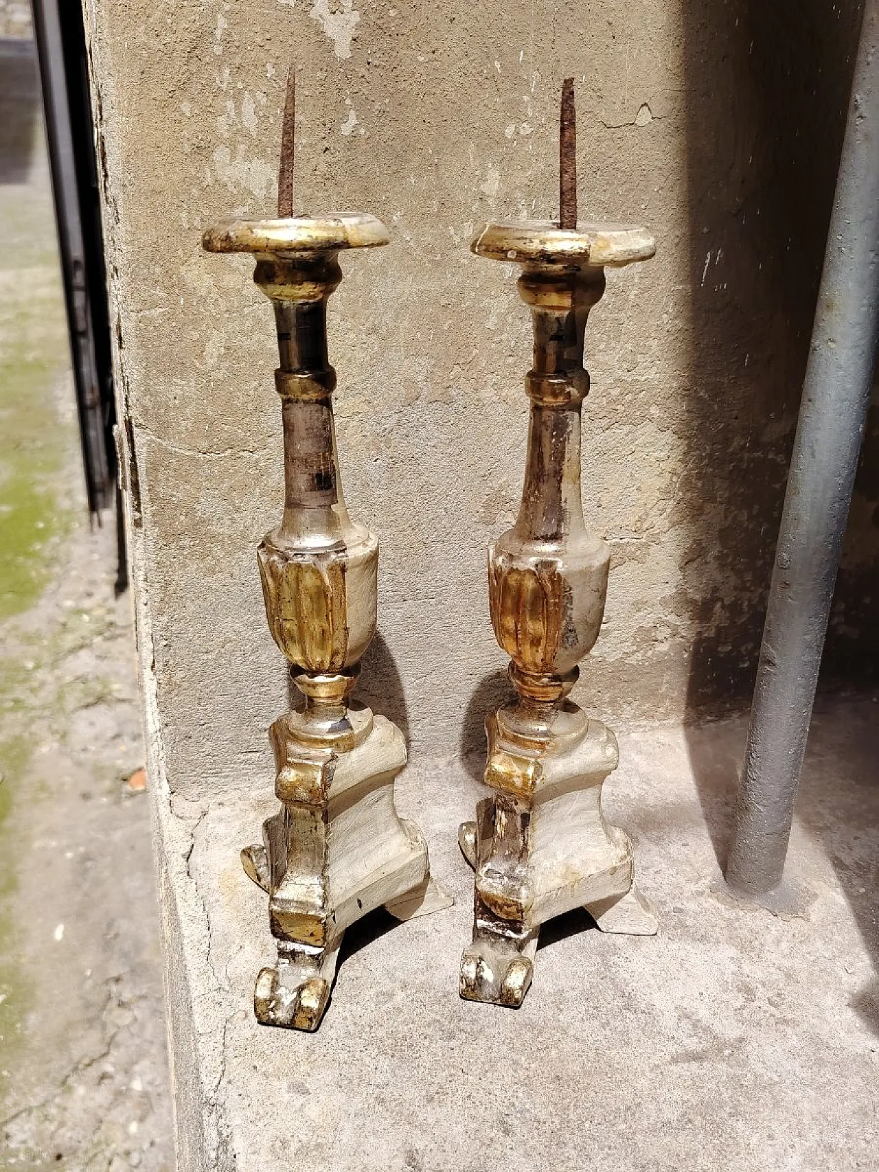 Pair of carved wooden candlesticks, late 18th century 9