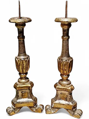 Coppia di candelieri in legno intagliato, fine '700