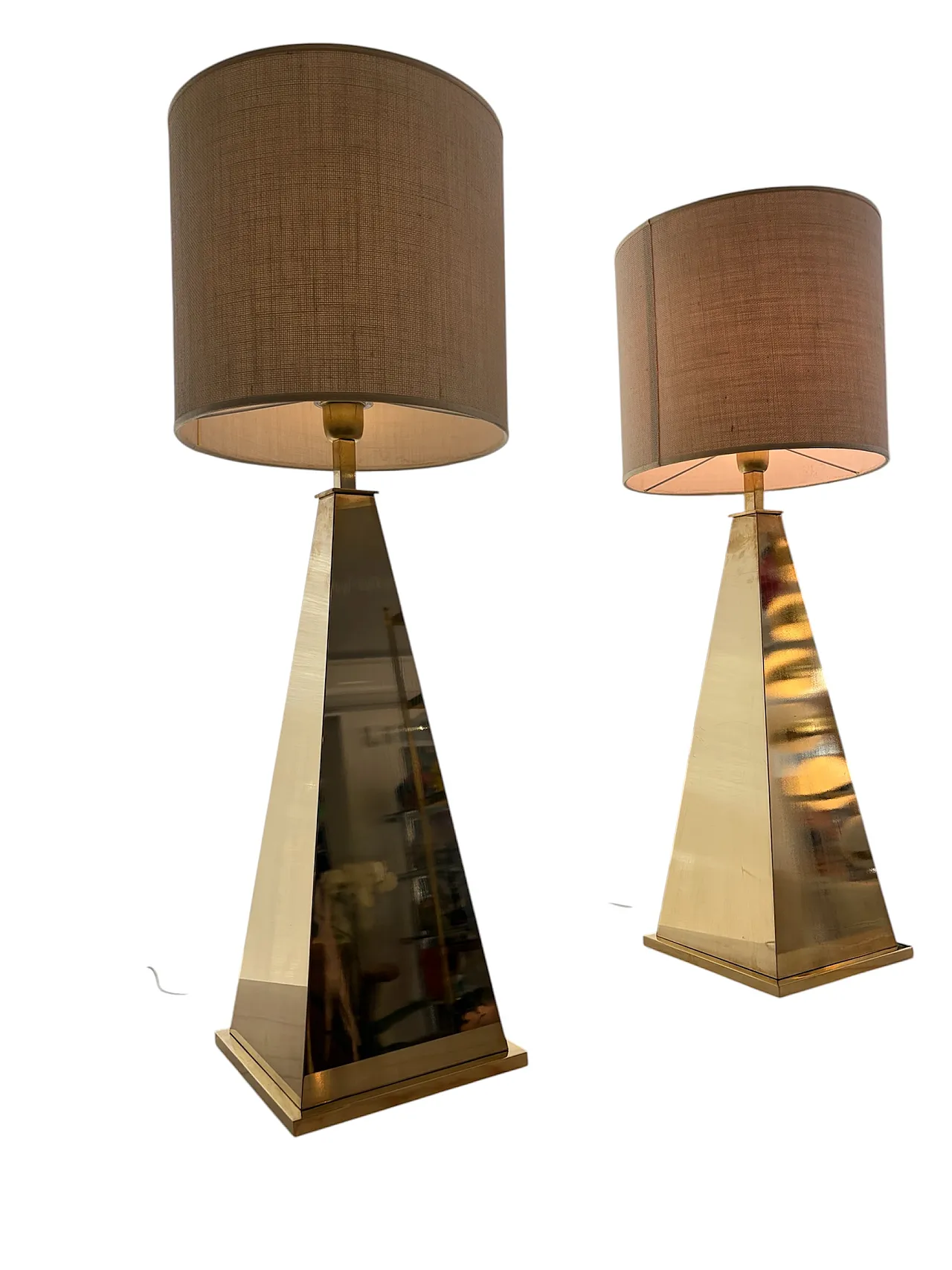 Coppia di lampade piramidali in ottone, anni '80 1