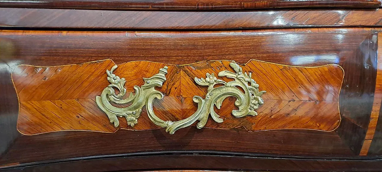 Laminated domed chest of drawers, early 18th century 6