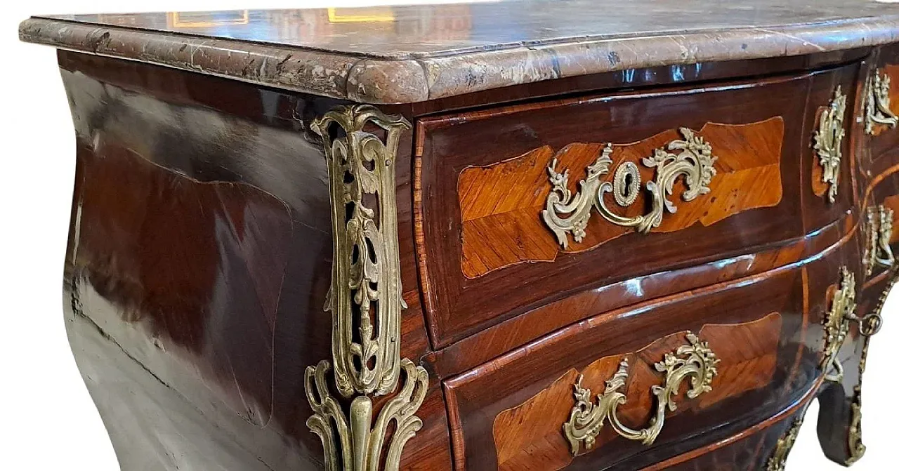 Laminated domed chest of drawers, early 18th century 7