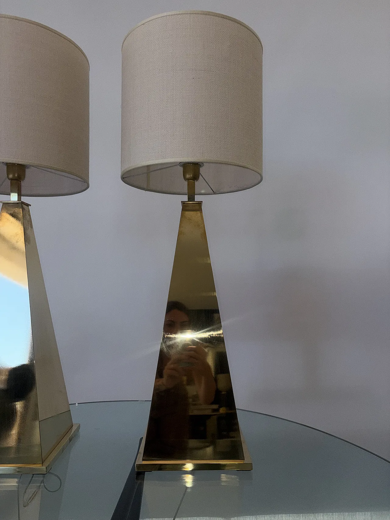 Coppia di lampade piramidali in ottone, anni '80 6