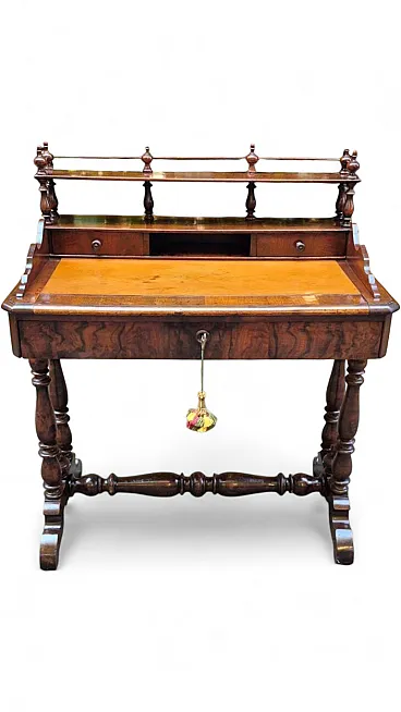 Walnut wood writing desk, 19th century