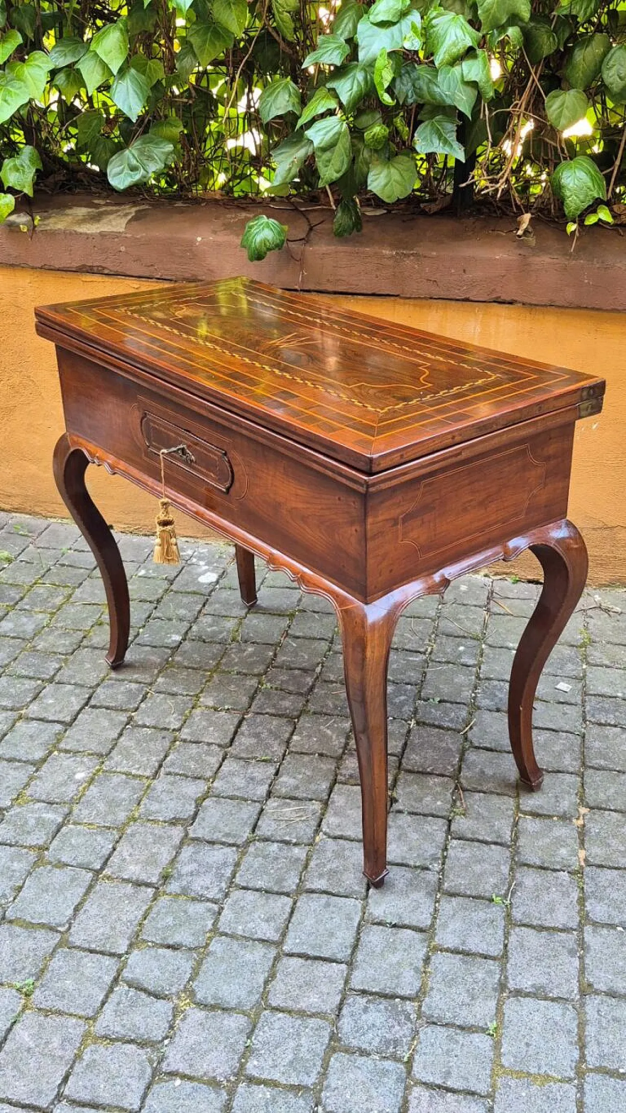 Louis XV inlaid game table, 18th century 9